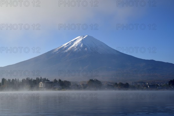 Volcano Fuji or Fudschijama with snow-capped summit, 3776 m high volcano, at Lake Kawaguchi, Fujikawaguchiko, Yamanashi Prefecture, Honshu Island, Japan, Asia