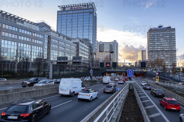 Motorway A40, Ruhrschnellweg, in Essen, junction Essen-Zentrum, city skyline, Ruhrschnellweg tunnel, this area would be affected by a diesel driving ban, Essen, North Rhine-Westphalia, Germany, Europe