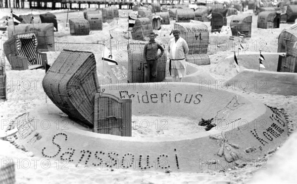 Mother and son, beach chairs, sand castle "Sanssouci", summer holidays, holiday, joie de vivre, about 1930s, Baltic Sea, Rügen, Mecklenburg-Western Pomerania, Germany, Europe