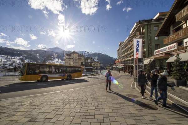 28 March 2024: Lively tourism in the week in front of Easter in the popular Swiss holiday resort of Grindelwald