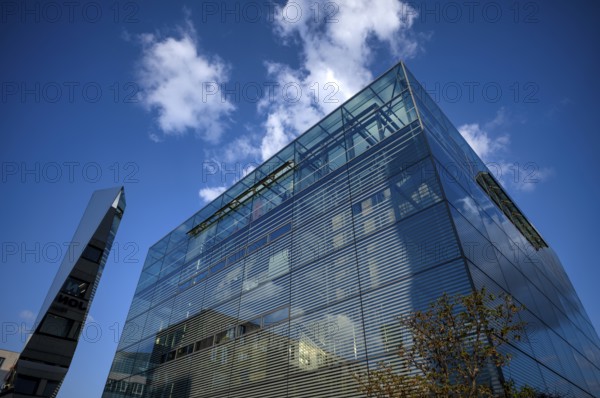 Sculpture made of glass and polylite by Carsten Nicolai behind art museum, Cube, Spiegelung, Stuttgart, Baden-Württemberg, Germany, Europe