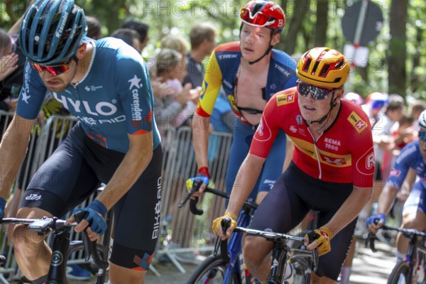 Lidl Deutschland Tour 2024 (cycling), 4th stage and last stage From Annweiler am Trifels to Saarbrücken (182, 7 KM) . Image: Arrival at the Kalmit, the highest mountain in the Palatinate Forest