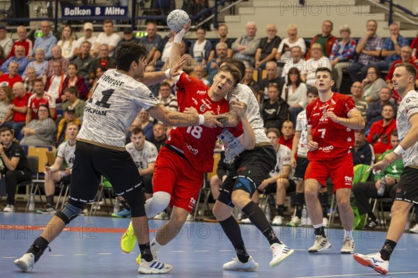 11.09.2024, 2nd HBL (German Handball League), Matchday 7 (early game) : Owls Ludwigshafen against HC Elbflorenz 2006. picture: Magnus Grupe (18, Ludwigshafen) is put through the wringer by Doruk Pehlivan and Ediz Aktas (11, 21, Elbflorenz)