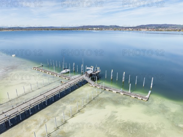 Aerial view of the Lake Constance community of Iznang on the Höri peninsula with the jetty and boat harbour at low tide, on the horizon the town of Radolfzell on Lake Constance, district of Constance, Baden-Württemberg, Germany, Europe