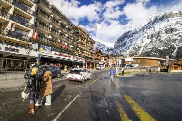 28 March 2024: Lively tourism in the week in front of Easter in the popular Swiss holiday resort of Grindelwald