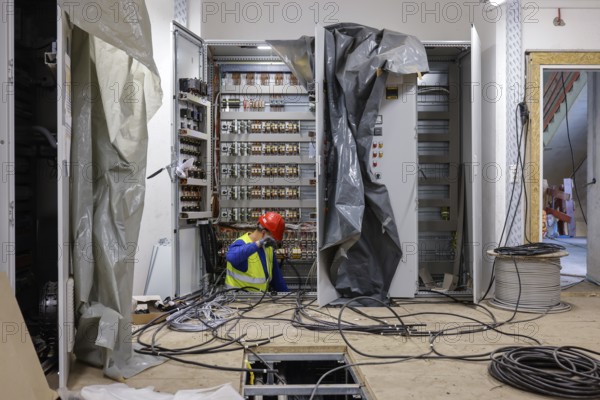 28.10.2020, Oberhausen, Ruhr area, North Rhine-Westphalia, Germany - Switchgear, electrical installation in industrial construction, new pumping station Oberhausen, Emscher conversion, new sewer Emscher AKE. 00X201028D030CARO (MODEL RELEASE: NO, PROPERTY RELEASE: NO (c) caro images / Rupert Oberhaeuser, http://www.caro-images.com, info@caro-images.com - If the photo is used for purposes other than journalism, please contact the agency - Any use of the photo is subject to a fee !)