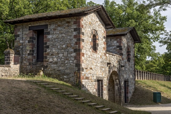 East gate Porta Pricipalis Sinistra, side gate, Roman fort Saalburg, reconstructed cohort fort, museum, archaeological park, Upper Germanic Raetian Limes, border of the Roman Empire, Bad Homburg vor der Höhe, Taunus, Hesse, Germany, Europe