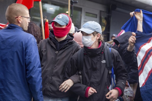 Mannheim, 2 July 2024: Attempted attack by ANTIFA on the Young Alternatives vigil. The vigil was triggered by the knife attack two days earlier on Islam critic Michael Stürzenberger, as a result of which a police officer was critically injured. Stürzenberger himself also suffered serious injuries. The alleged attacker came to Germany from Afghanistan in 2013