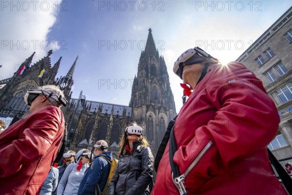 Timeridego, virtual city tour with VR glasses, on various topics, virtual reality time travel into the past of Cologne, here at Cologne Cathedral, North Rhine-Westphalia, Germany, Europe