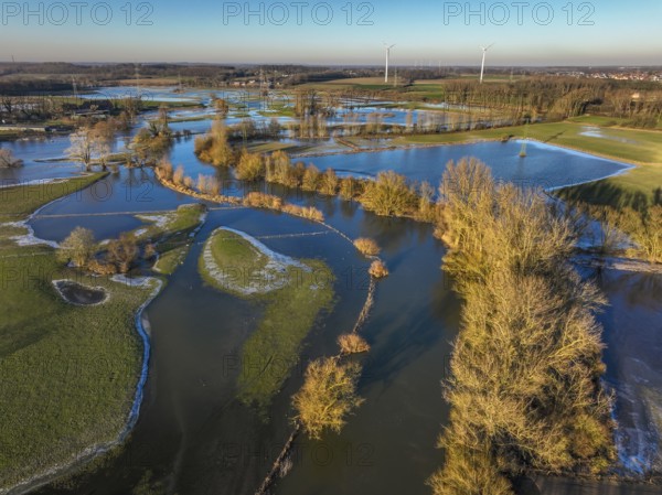 Selm, North Rhine-Westphalia, Germany, flood on the Lippe, river in the Ruhr area, the fields, the agricultural land of the farmers next to the watercourse are flooded, serve as retention areas, flood areas for flood protection, Europe