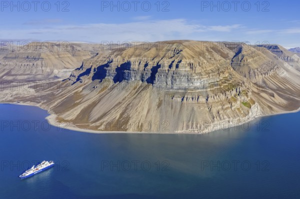 Cruise ship of Iceland ProCruises and Skansbukta in the outer Billefjorden, Billefjord, southeast of Dickson Land, Svalbard, Spitsbergen, Norway, Europe