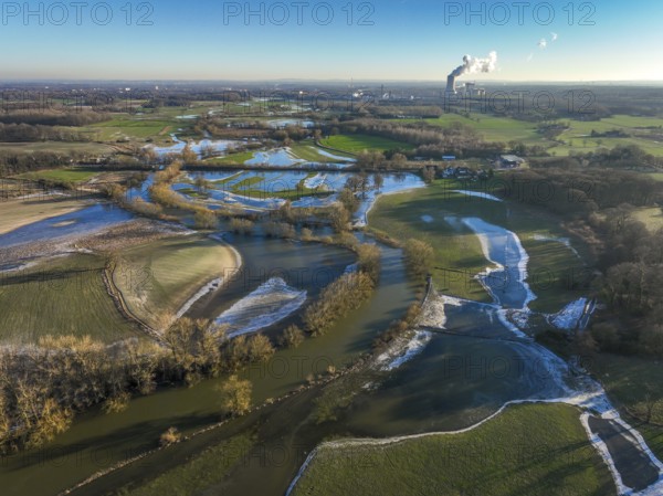 Selm, North Rhine-Westphalia, Germany, flood on the Lippe, river in the Ruhr area, the fields, the farmers' agricultural land next to the watercourse are flooded, serve as retention areas, flood areas for flood protection. In the background the Trianel coal-fired power station in Lünen, Europe