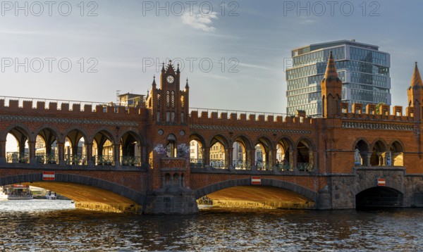 Oberbaum Bridge in the evening sun, Berlin, Germany, Europe