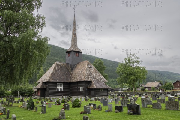 Cemetery and wooden church, Kvam, Upper Gudbrandsdalen, Norway, Europe