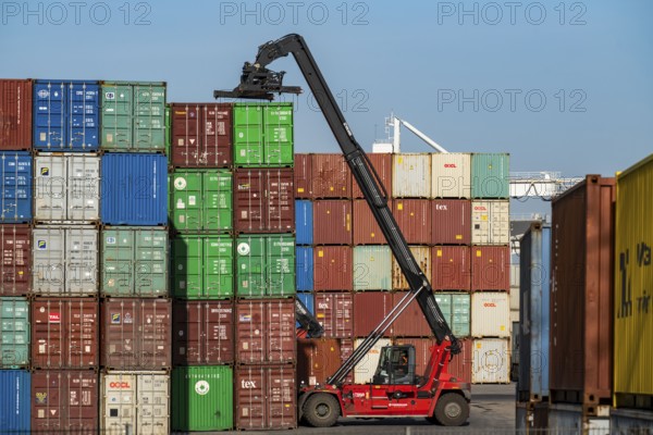 Port of Duisburg Ruhrort, DeCeTe, Duisburger Container-Terminal, container loading, loading and unloading, Duisport, Duisburger Hafen AG, Duisburg, North Rhine-Westphalia, Germany, Europe