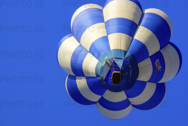 Rising hot air balloon with passengers on board, as part of the aviation festival on the Rossfeld in Metzingen-Glems, Metzingen, Baden-Württemberg, Germany, 11 September 2010, Europe