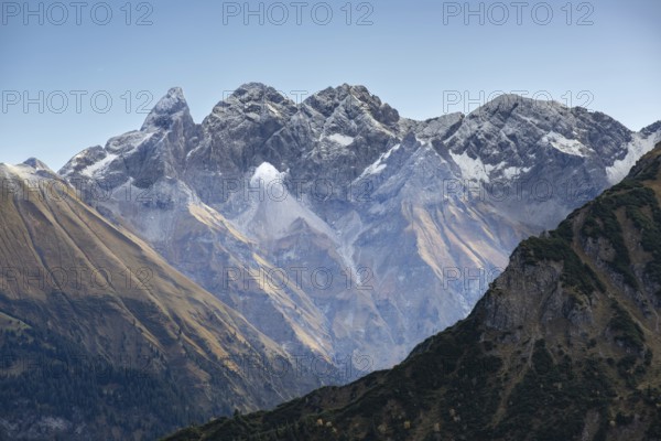 Autumn in the Allgäu, mountain panorama from the Fellhorn 2037m, to the Allgäu main ridge with Trettachspitze 2595m, Mädelegabel 2645m, Bockkarkopf 2609m and Hochfrottspitze 2649m, Allgäu Alps, Allgäu, Bavaria, Germany, Europe