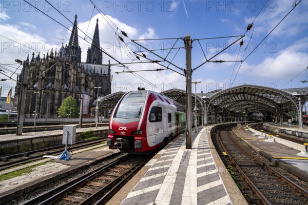 CFL 2307, a three-car Stadler KISS, from Luxembourg, as IC, arrives at Cologne Central Station, Cologne Cathedral, North Rhine-Westphalia, Germany, Europe