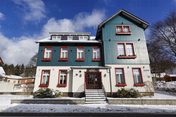 Holiday home in the snow, sunny winter weather, Schierke, Wernigerode, Harz National Park, Saxony-Anhalt, Germany, Europe