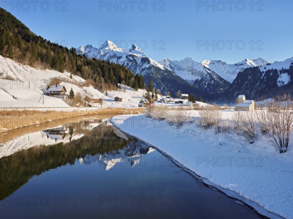 River Sihl flows into Lake Sihl, reservoir, behind the snow-covered mountains Flübrig and Druesberg, Euthal, Canton Schwyz, Switzerland, Europe