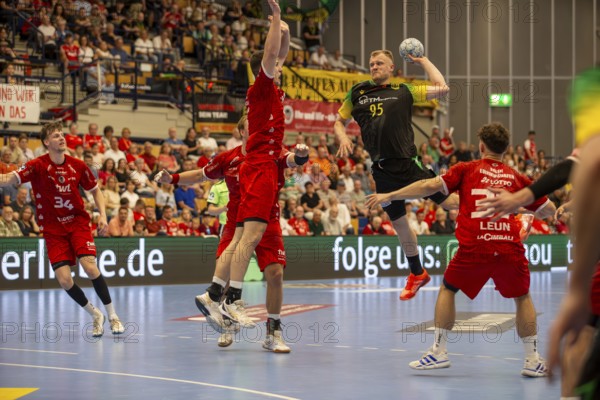 2nd HBL (Handball Bundesliga), Matchday 30: Eulen Ludwigshafen against VfL Eintracht Hagen***Jan von Boenigk (95, Hagen) pulls away