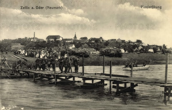 Historical postcard, picture postcard, pioneer exercise in Zellin an der Oder, Neumark, West Pomerania, today Czelin in Poland, digitally enhanced reproduction of an original from around 1900, picture postcard