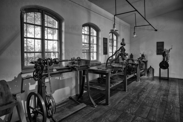 Interior photograph, first vehicle engine, the grandfather clock, Gottlieb Daimler's former workshop in the garden house, Gottlieb Daimler Memorial Site, Gottlieb Daimler Memorial Site, museum, spa gardens, black and white, Bad Cannstatt, Stuttgart, Baden-Württemberg, Germany, Europe