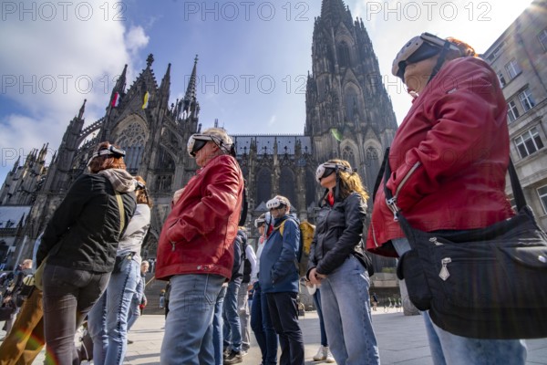 Timeridego, virtual city tour with VR glasses, on various topics, virtual reality time travel into the past of Cologne, here at Cologne Cathedral, North Rhine-Westphalia, Germany, Europe