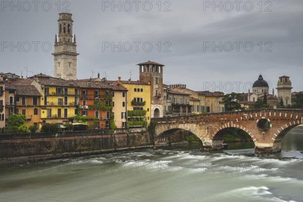 Old town with the Adige, Ponte Pietra, Verona, Adige Valley, Veneto, Italy, Europe
