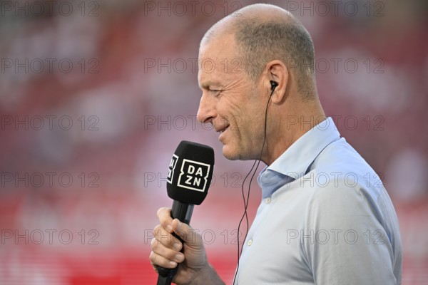 Coach Coach Jess Thorup FC Augsburg FCA Portrait in interview with microphone Microphone Logo DAZN, MHPArena, MHP Arena Stuttgart, Baden-Württemberg, Germany, Europe