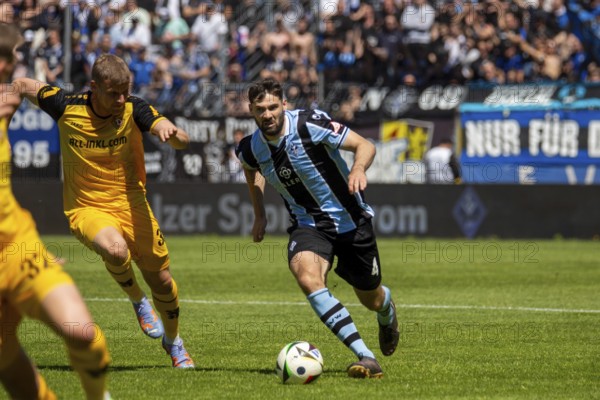 Football 3rd division, season 2024/25, matchday 37: Waldhof Mannheim vs Dynamo Dresden***On the ball: Tim Sechelmann (4, Mannheim)