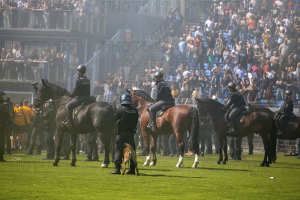 Football 3rd division, 2024/25 season, matchday 37: Waldhof Mannheim v Dynamo Dresden***Police horses are also deployed during the Dresden fans' stampede on the pitch