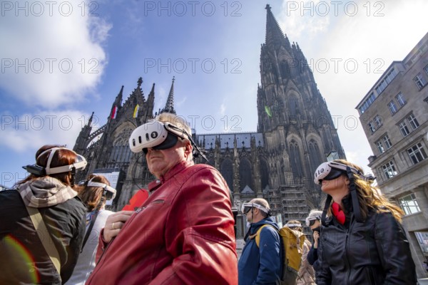Timeridego, virtual city tour with VR glasses, on various topics, virtual reality time travel into the past of Cologne, here at Cologne Cathedral, North Rhine-Westphalia, Germany, Europe