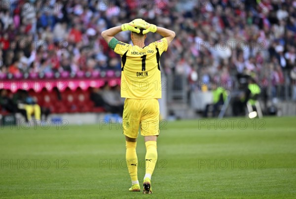 Goalkeeper Jonas Omlin Borussia Mönchengladbach BMG disappointed Gesture gesture from behind Allianz Arena, Munich, Bavaria, Germany, Europe
