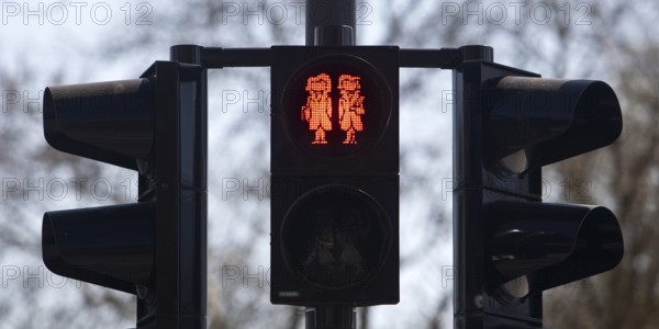 Pedestrian traffic light with red Brothers Grimm Ampelmännchen, Hanau, birthplace of the brothers, Hesse, Germany, Europe