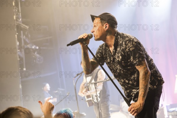 Ingo Knollmann, singer of the Donots live on Schwert aus Holz Tour at Berlin's Heimathafen Neukölln on 02.05.2025