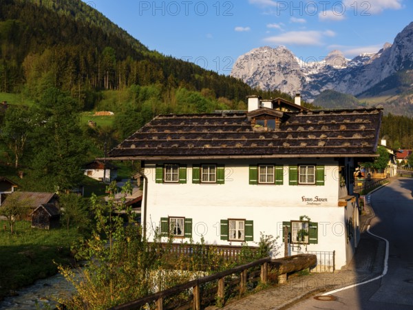 Traditional house, Reiteralpe at the back, Ramsau, Berchtesgadener Land, Upper Bavaria, Bavaria, Germany, Europe