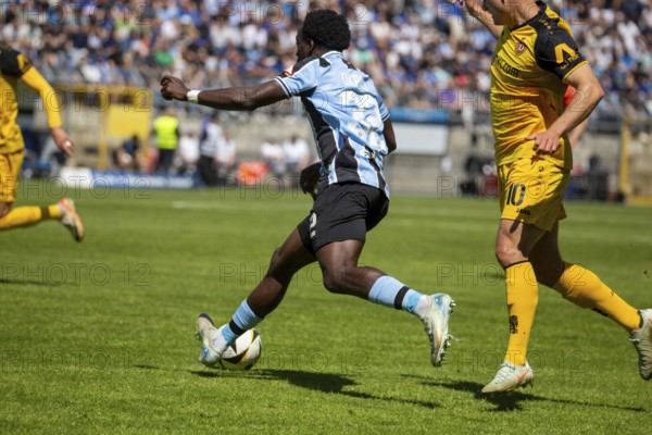 Football 3rd division, season 2024/25, matchday 37: Waldhof Mannheim vs Dynamo Dresden***On the ball: Kennedy Okpala (32, Mannheim)
