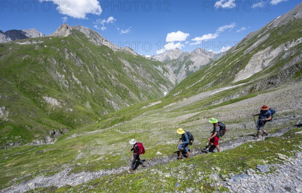 Group of mountaineers on a hiking trail, view of the Dabertal valley, Lasörling Höhenweg, Lasörling Group, Hohe Tauern National Park, East Tyrol, Tyrol, Austria, Europe