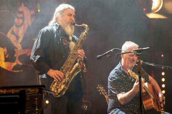 Otto Staniloi, saxophonist of the Spider Murphy Gang live on The Acoustic Tour Unplugged at Berlin's Admiralspalast on 30 April 2025
