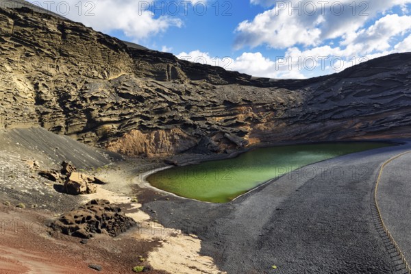Lago verde, green lagoon, Charco de los Ciclos, cliffs, black lava beach, El Golfo, Lanzarote, Spain, Europe