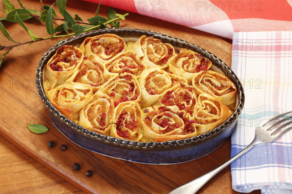 Swabian cuisine, Swabian doughnuts in a casserole dish, Swabian pasta sack, stuffed pasta pancakes with sauerkraut and smoked meat, savoury, salty, main course, raw pasta pancakes, grandmother's cooking, regional, home cooking, typical Swabian, traditional cuisine, food photography, studio, Germany, Europe