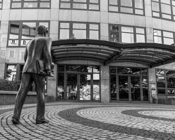 Black and white photograph, male bronze figure, depiction of administrative official with briefcase, Entrance 101, Spreebogen Berlin-Moabit, Berlin, Germany, Europe