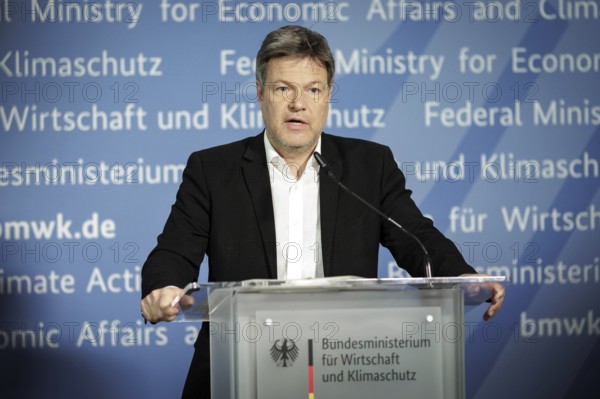 Robert Habeck, Federal Minister for Economic Affairs and Climate Protection and Vice Chancellor, in a press statement following the joint meeting with the security and defence industry. Berlin, 27.03.2024
