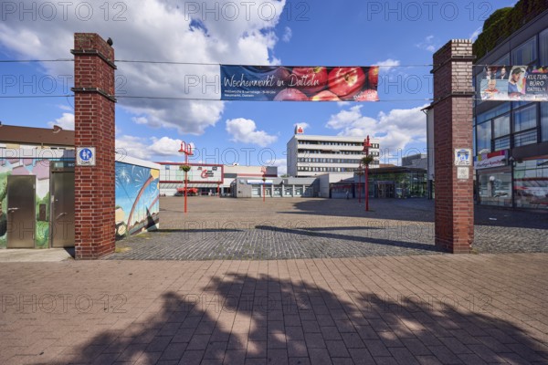 Neumarkt with information about the weekly market market in Datteln, pedestrian zone Datteln, Ruhr area, district Recklinghausen, North Rhine-Westphalia, Germany, Europe