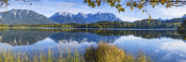 Barmsee, behind it the Karwendel mountains, Werdenfelser Land, Upper Bavaria, Bavaria, Germany, Europe