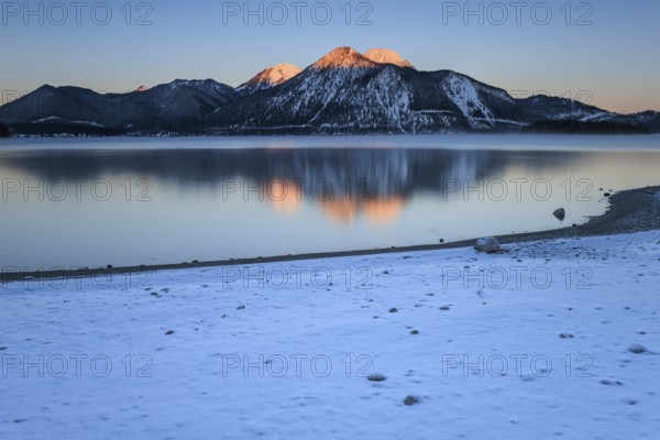 Sunrise over mountain lake, reflection, winter, Walchensee, view of Herzogstand and Heimgarten, Upper Bavaria, Bavaria, Germany, Europe