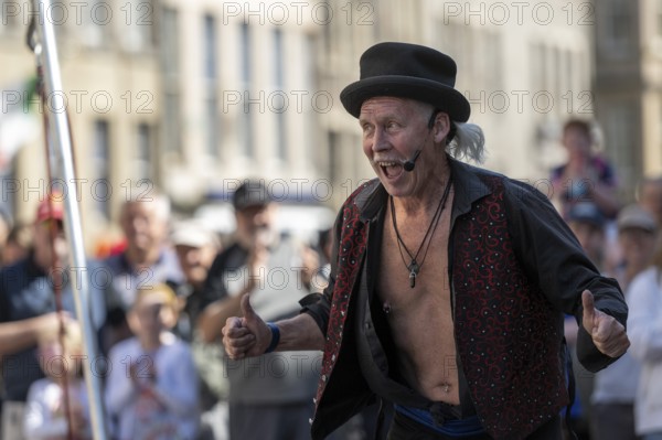 Street performers at a performance, world's largest cultural festival The Fringe, High Street, Edinburgh, Scotland, United Kingdom, Great Britain, Europe