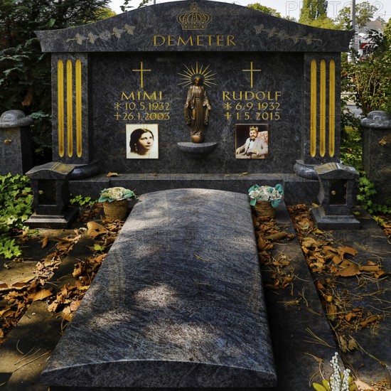 Opulent graves of Sinti and Roma families, so-called Königs-Gräber, Beuel Cemetery, Bonn, North Rhine-Westphalia, Germany, Europe
