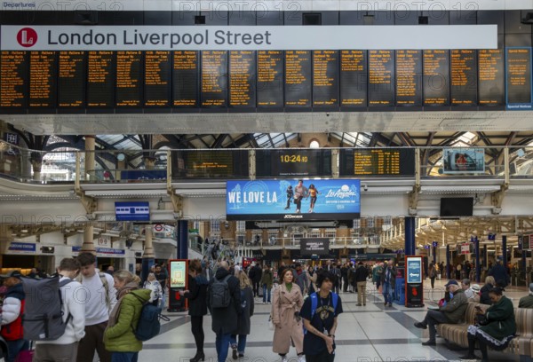 Concourse busy with passengers, Liverpool Street railway station, London, England, UK